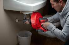 MILWAUKEE M12 BDC6-202C ΚΑΘΑΡΙΣΤΗΣ ΑΠΟΧΕΤΕΥΣΗΣ ΜΕ ΑΤΣΑΛΙΝΑ 6mm ( 4933451635 )