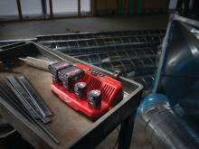 MILWAUKEE M12 C4 ΦΟΡΤΙΣΤΗΣ 4ων ΘΥΡΩΝ  ( 4932430554 )