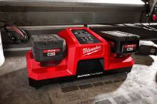 MILWAUKEE M18 DBSC SUPER CHARGER ΦΟΡΤΙΣΤΗΣ ΔΙΠΛΗΣ ΘΥΡΑΣ ( 4932492531 )